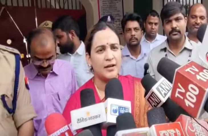 उत्तर प्रदेश महिला आयोग की उपाध्यक्ष अपर्णा यादव ने सुल्तानपुर जेल में महिला बंदियों से की मुलाकात, मां पर केस पर दिया 'नो कमेंट' जवाब