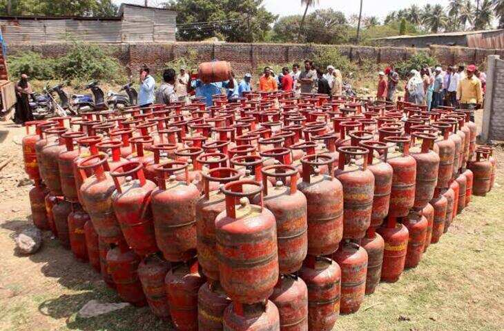Gas Cylinder Price: 10 अगस्त को कितने रुपये का मिल रहा 14.2 किलो LPG सिलेंडर? बुकिंग से पहले चेक करें अपने शहर का ताजा भाव