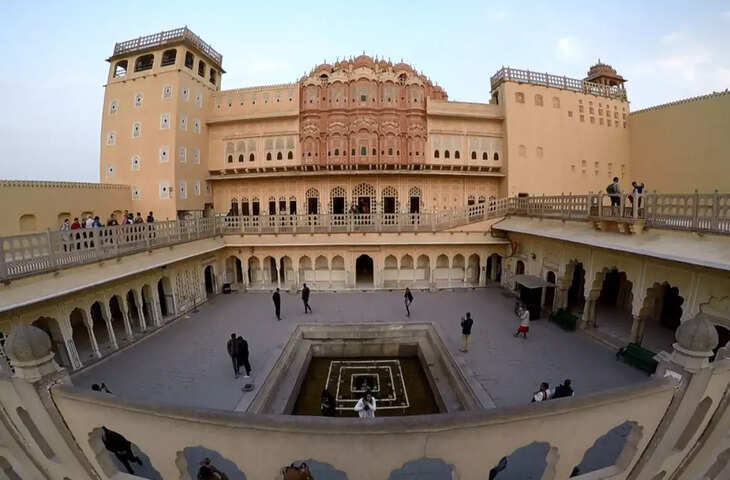 हवा महल की जालीदार खिड़कियों में छुपा है राजपूताना गौरव​​​​​​​,&nbsp;सात समंदर पार से खिंचे चले आते हैं विदेशी पर्यटक