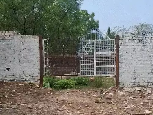 जबलपुर में यहूदियों के कब्रिस्तान की जमीन पर कब्जे का आरोप, भू-माफिया पर उठे सवाल
