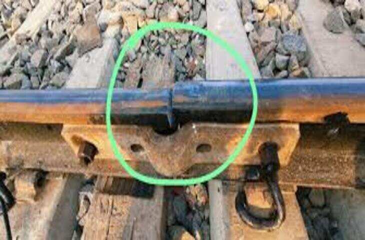 बगहा-पाटलिपुत्र इंटरसिटी एक्सप्रेस हादसे से बाल-बाल बची, ट्रैक टूटने की चेतावनी