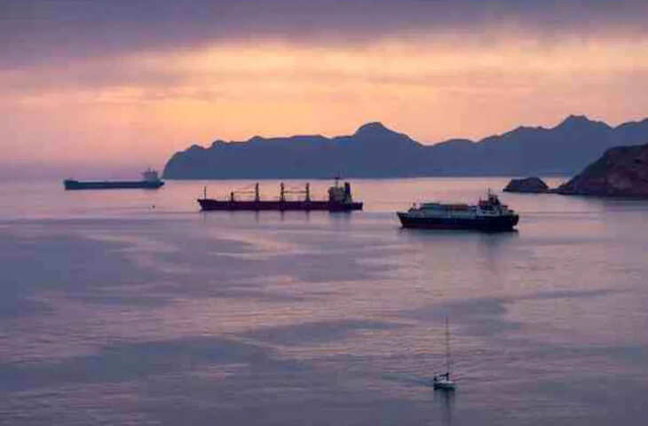 क्या&nbsp;होर्मुज में छिड़ने वाला है महायुद्ध!&nbsp;अमेरिका ने उतारे खतरनाक मरीन कमांडो, ग्राउंड मिशन की तैयारी या चेतावनी