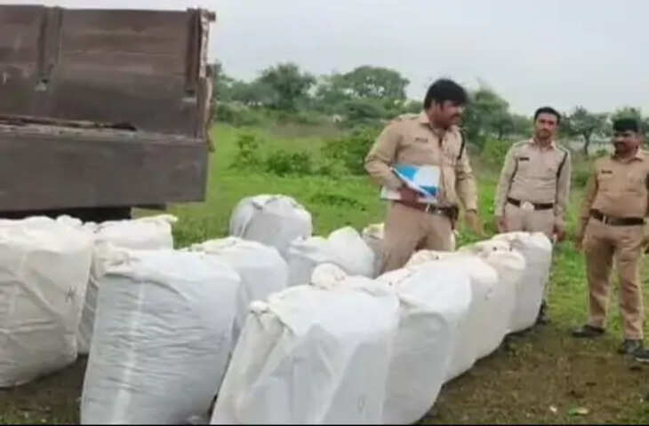 रतलाम में पुलिस को देख ट्रैक्टर छोड़कर भागे तस्कर, ट्रॉली की तलाशी में खुला बड़ा राज; जांच में जुटी पुलिस
