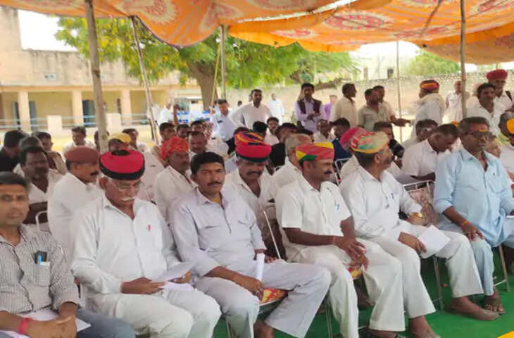 Jodhpur शेरगढ़ में पेयजल समस्या को लेकर प्रदर्शन : पीएचईडी कार्यालय के सामने नारेबाजी