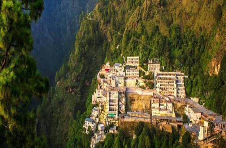 Vaishno Devi Yatra Package: कम बजट में करें माता रानी के दर्शन, IRCTC के इस पैकेज में मिलेगा सफर से लेकर ठहरने तक का पूरा इंतजाम​​​​​​​