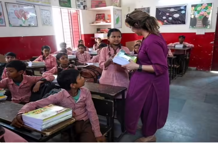 UP में शिक्षकों के तबादलों का रास्ता साफ, अब बिना न्यूनतम सेवा अवधि के कर सकेंगे आवेदन