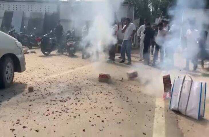 विधान परिषद की 28 सीटों पर वोटिंग जारी, वीडियो में जाने मुजफ्फरनगर में सपा-BJP कार्यकर्ताओं के बीच मारपीट; 27 अक्टूबर को आएंगे नतीजे