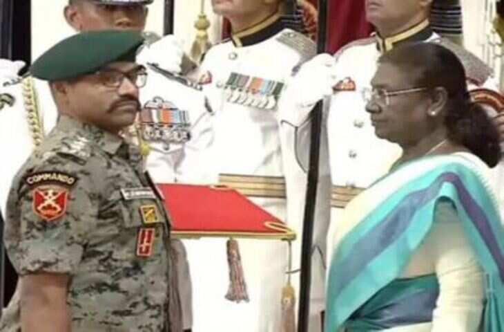 बांसवाड़ा के जवान को किया शौर्य चक्र से सम्मानित, वीडियो में जानें पिता का अंतिम संस्कार किया फिर नम आंखों से अवॉर्ड लिया