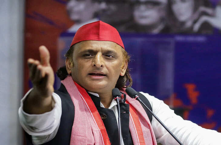 सोनम वांगचुक के समर्थन में अखिलेश यादव सामने आए हैं। उन्होंने सोनम वांगचुक से अनशन समाप्त करने की अपील करते हुए कहा कि उनका जीवन देश और दुनिया के लिए अनमोल है। सत्याग्रह का महत्व वे क्या जानें, जो सत्ताग्रह के लालच में मंदिर तक लूट रहे हैं।