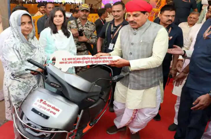 श्रमिकों को ई-स्कूटी खरीदने 40 हजार रुपए की मदद, बढ़ई-वेल्डर-प्लंबर समेत 49 निर्माण श्रमिकों को फायदा