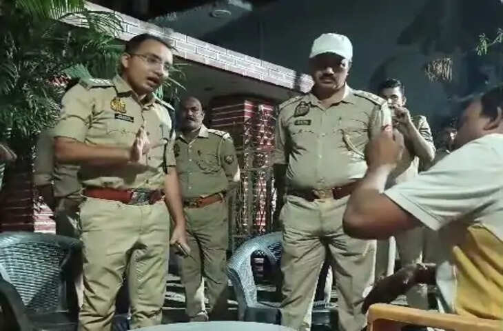 चंदौली में किसान नेता के घर देर रात पहुंची पुलिस, दो थानों की टीम ने की कार्रवाई