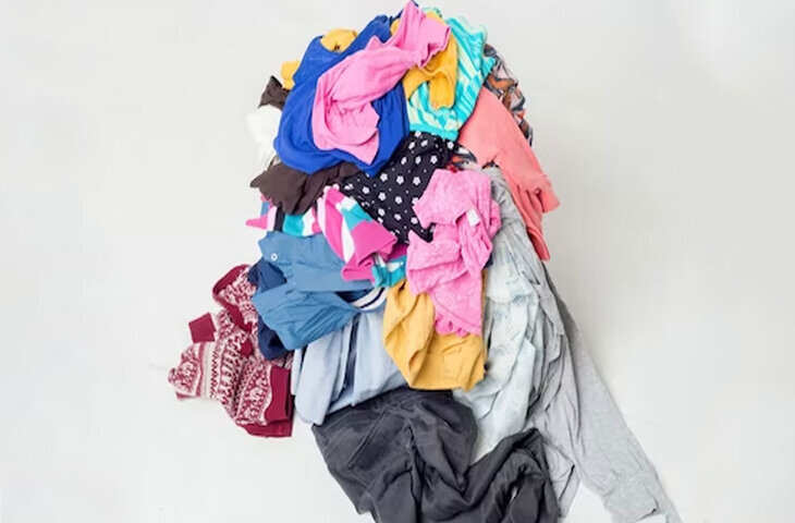 Old Clothes Reuse Tips: पुराने कपड़ों को डस्टबिन में फेंकने के बजाय बनाएं ये 3 काम की चीजें, बचेगा पैसा भी