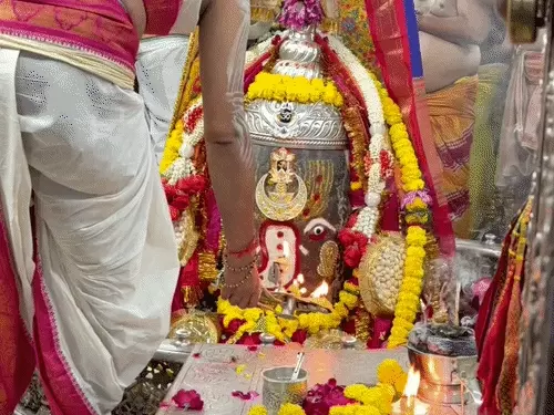 भगवान महाकाल ने धारण किया गणेश स्वरूप, भस्म आरती में उमड़े श्रद्धालु; भांग, चंदन, सिंदूर और आभूषणों से हुआ दिव्य श्रृंगार