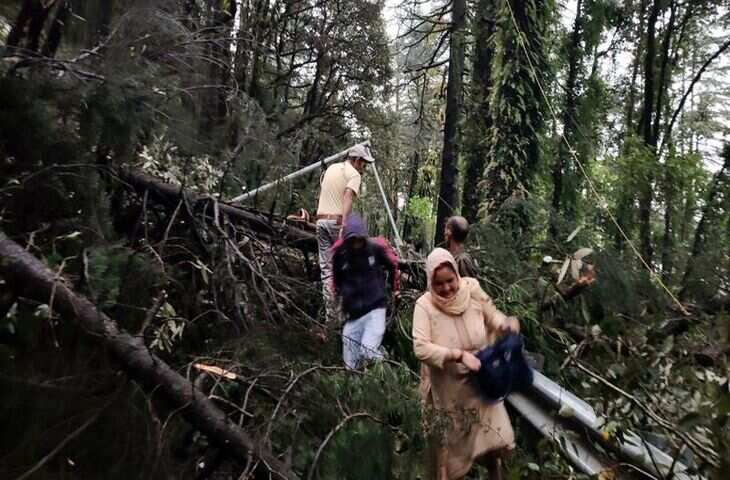 भारी भूस्खलन से मैक्लोडगंज मुख्य मार्ग अवरुद्ध