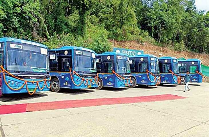 Dharamshala&nbsp;से पालमपुर के लिए चली स्मार्ट बस