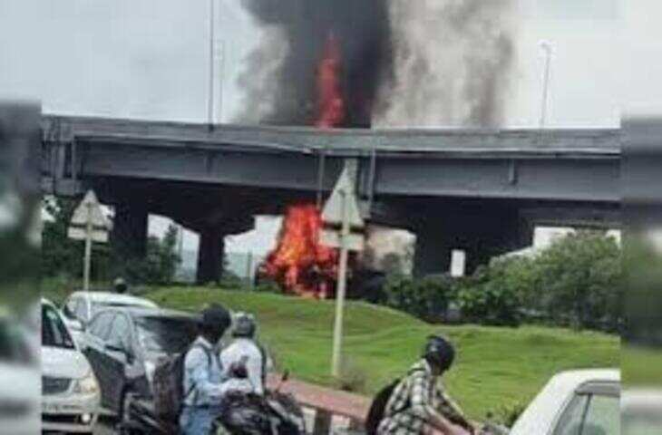 स्पेयर पार्ट्स से भरे कंटेनर में लगी आग, लाखों के नुकसान की आशंका