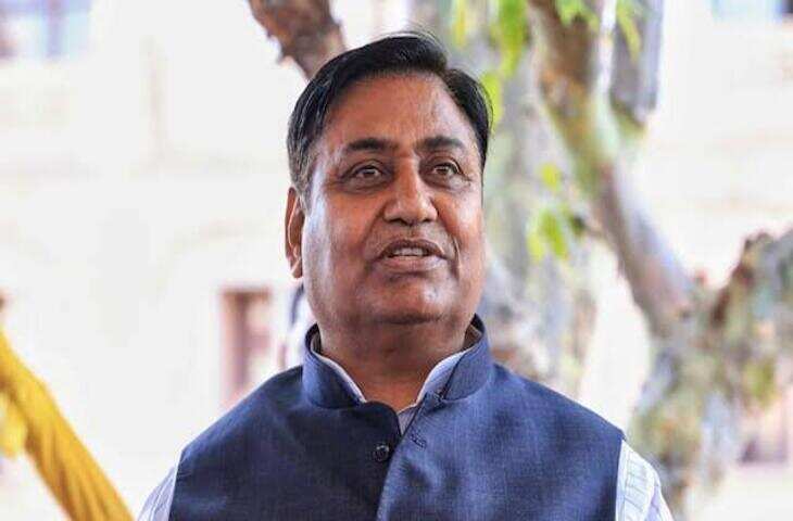 डोटासरा का किरोड़ी लाल मीणा पर बड़ा हमला, बोले- गहलोत के पैरों में गिरकर गिड़गिड़ाए थे