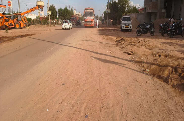 पोकरण में सीवरेज लाइन कार्य बना सिरदर्द, लापरवाही से आमजन परेशान