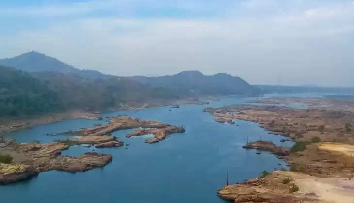 यह है भारत की सबसे शानदार नदी, जो उलटी दिशा में बहती है, जानिए वजह