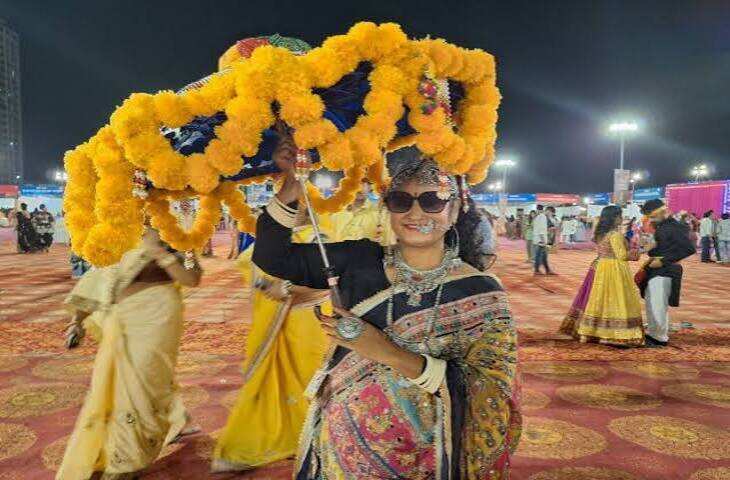 अभिव्यक्ति गरबा महोत्सव का तीसरा दिन आज, फिल्मी और पारंपरिक गीतों पर थिरकेंगे प्रतिभागी; फूड स्टॉल भी रहेंगे आकर्षण