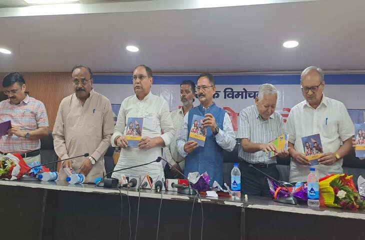 पटना में डॉ. मुकेश किशोर की पुस्तक 'मुझे ऐसे पालें' का भव्य विमोचन, बच्चों की परवरिश पर केंद्रित है पुस्तक