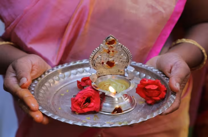 वास्तु टिप्स: घर में दीया कहां-कहां नहीं जलाना चाहिए?