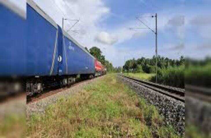 भारत में चलती है बिना दरवाजों और खिड़कियों वाली रेल, जानिए क्या है खास