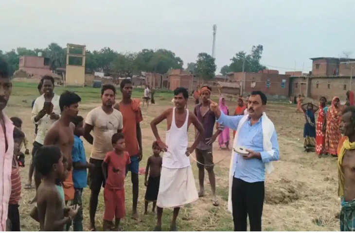Bihar News: बेटी के जन्मदिन पर मुखिया ने दान कर दी 18 कट्ठा जमीन, 40 से ज्यादा महादलित परिवारों को मिलेगा अपना आशियाना
