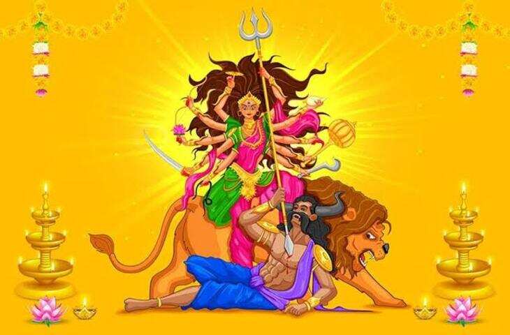 नवरात्रि का पर्व मां दुर्गा की आराधना और शक्ति की उपासना का विशेष अवसर माना जाता है। नौ दिनों तक चलने वाले इस पर्व में भक्त मां भगवती के नौ स्वरूपों की पूजा करते हैं और अपनी श्रद्धा के अनुसार व्रत रखते हैं। धार्मिक मान्यता के अनुसार नवरात्रि में विधि-विधान से मां दुर्गा की पूजा करने से भक्तों को सुख, शांति, समृद्धि और मानसिक शक्ति प्राप्त होती है। नवरात्रि व्रत से जुड़ी एक प्रसिद्ध कथा राजा और वैश्य की है, जिन्हें मां भगवती की आराधना से अपने जीवन में नई दिशा मिली।  श्री दुर्गा नवरात्रि व्रत कथा प्राचीन समय में एक राजा और एक वैश्य अपने जीवन में आए संकटों से बेहद दुखी थे। परिस्थितियां ऐसी बनीं कि दोनों को अपना घर-परिवार और धन-संपत्ति तक छोड़नी पड़ी। दुखी होकर वे जंगल की ओर चले गए। घूमते-घूमते दोनों एक ऋषि के आश्रम में पहुंचे और अपने जीवन में आए दुखों का कारण जानने के लिए ऋषि से प्रश्न किया।ऋषि ने उन्हें बताया कि संसार की आदि शक्ति मां भगवती ही समस्त प्राणियों का पालन करने वाली हैं। उनकी श्रद्धापूर्वक आराधना करने से मनुष्य को कठिन परिस्थितियों से लड़ने की शक्ति मिलती है। ऋषि ने राजा और वैश्य को मां दुर्गा की उपासना तथा नवरात्रि व्रत करने की विधि बताई।  ऋषि की बात मानकर दोनों ने नदी के किनारे मां भगवती की प्रतिमा स्थापित की। उन्होंने नौ दिनों तक श्रद्धापूर्वक व्रत रखा और मां दुर्गा की पूजा-अर्चना की। दोनों नियमित रूप से देवी के मंत्रों का जाप करते, पुष्प और नैवेद्य अर्पित करते और पूरे मन से मां का ध्यान करते रहे।उनकी भक्ति और तपस्या से प्रसन्न होकर मां दुर्गा उनके सामने प्रकट हुईं। देवी ने दोनों को आशीर्वाद दिया और उनकी मनोकामनाएं पूरी करने का वरदान दिया। मां भगवती की कृपा से राजा को अपना खोया हुआ राज्य वापस प्राप्त हुआ, जबकि वैश्य को सुख और समृद्धि का आशीर्वाद मिला।  नवरात्रि व्रत का महत्व इस कथा के बाद से नवरात्रि में मां भगवती की पूजा और व्रत को विशेष धार्मिक महत्व मिलने की मान्यता है। भक्त नौ दिनों तक देवी के अलग-अलग स्वरूपों की पूजा करते हैं। इस दौरान घर और मंदिरों में विशेष पूजा, आरती और देवी के मंत्रों का जाप किया जाता है।अष्टमी या नवमी के दिन कन्या पूजन करने और उन्हें भोजन कराने की भी परंपरा है। इसके बाद भक्त अपने व्रत का पारण करते हैं। धार्मिक मान्यता के अनुसार मां दुर्गा की आराधना भक्त के भीतर आत्मविश्वास और सकारात्मकता बढ़ाती है तथा जीवन में आने वाली कठिनाइयों का सामना करने की शक्ति देती है।  नवरात्रि व्रत का मूल भाव केवल उपवास रखना नहीं, बल्कि संयम, श्रद्धा, सेवा और मां भगवती के प्रति समर्पण माना जाता है। भक्त अपनी सामर्थ्य के अनुसार पूजा-पाठ और दान-पुण्य करते हुए मां से परिवार के सुख, शांति और मंगल की प्रार्थना करते हैं।
