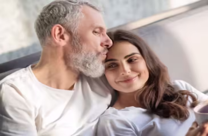 Ideal Age Gap In Relationships: पार्टनर में कितना अंतर हो तो प्यार लंबे समय तक टिकता है, जानें साइंटिफिक फैक्ट्स