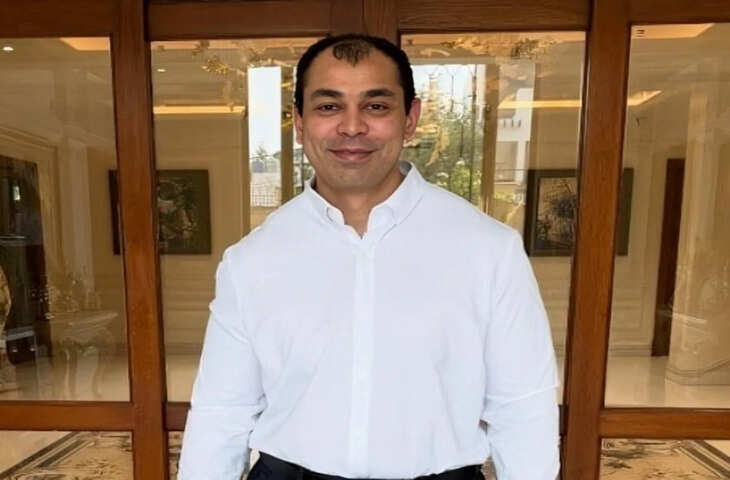 प्रतीक यादव के अचानक निधन से हड़कंप, करीबी ने पोस्टमार्टम हाउस के बाहर किया बड़ा दावा