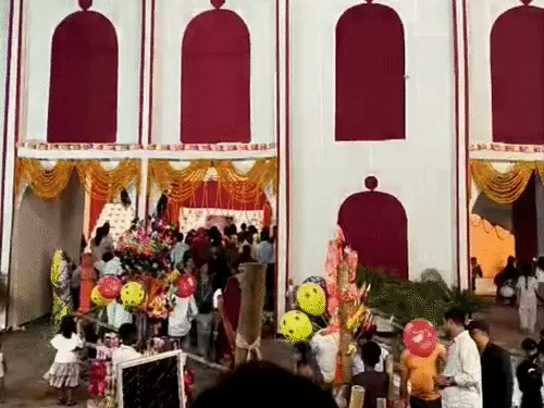 समस्तीपुर में दक्षिणेश्वर काली मंदिर की तर्ज पर बना पूजा पंडाल, महानवमी पर शिवकली दुर्गा मंदिर में खोईंछा भरने उमड़ीं महिलाएं