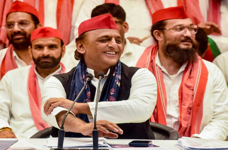 अखिलेश के &lsquo;चिलम&rsquo; वाले AI वीडियो पर BJP का पलटवार, साधु-संतों और सनातन के अपमान का आरोप; यूपी में छिड़ी नई &lsquo;AI वॉर&rsquo;