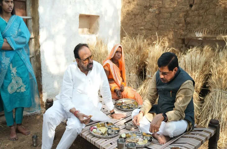 सीएम मोहन यादव ने किसान के घर बैठकर किया भोजन, सागर में दिखी सादगी की झलक