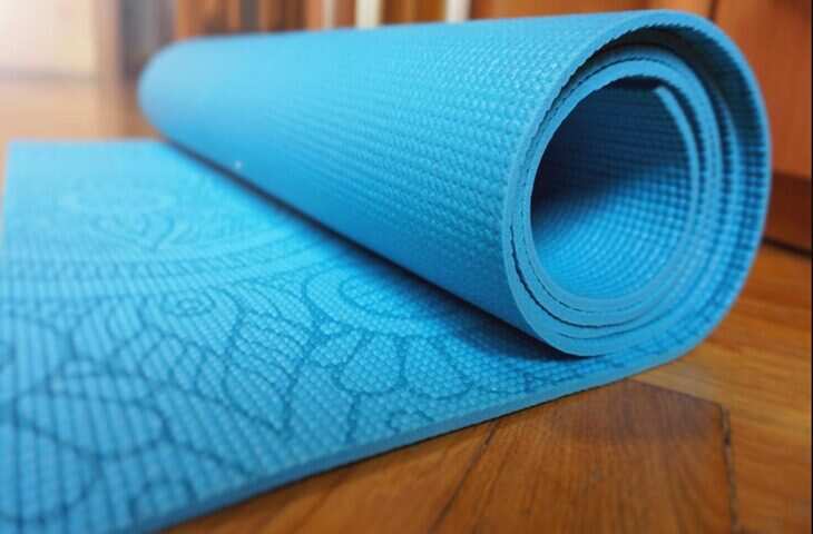 योगा मैट बनी &lsquo;विलेन&rsquo;! योग करते वक्त हुआ ऐसा कांड यूजर्स हंसते-हंसते हुए पागल, देखे वायरल वीडियो&nbsp;