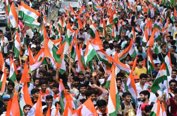 प्रयागराज में उमंग, जोश और जश्न का माहौल, स्वतंत्रता दिवस से पहले तिरंगा यात्रा ने बढ़ाया उत्साह