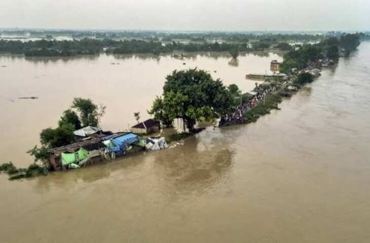 बिहार में बाढ़ का कहर, 40 लाख से ज्यादा लोग प्रभावित; वीडियो में जाने यूपी में भी 26 जिलों में संकट, मंदिर नदी में समाया 