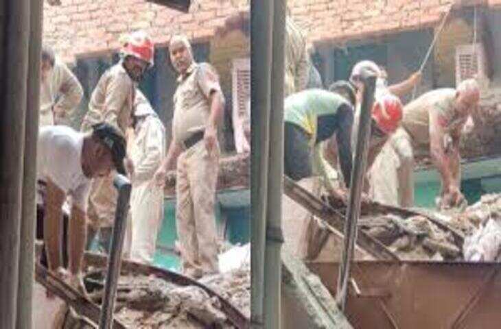 दो मंजिला इमारत की छत से गिरा मासूम, नीचे से गुजर रहे शख्स ने ऐसे बचाई जान, देखें वीडियो