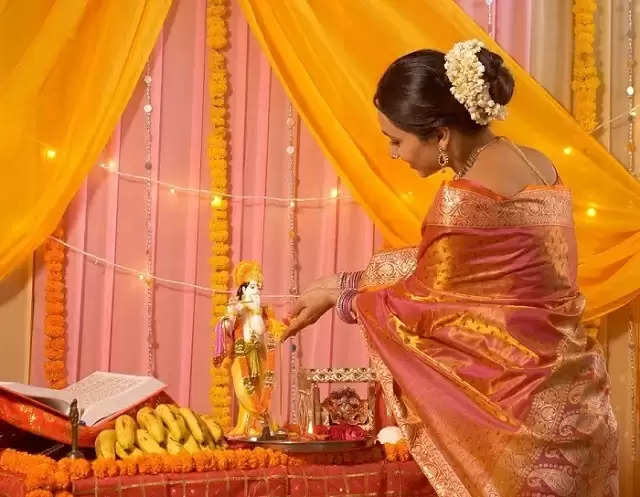 Krishna janmashtami festival 2022 know how to decorate janmashtami puja thali to lord Krishna 
