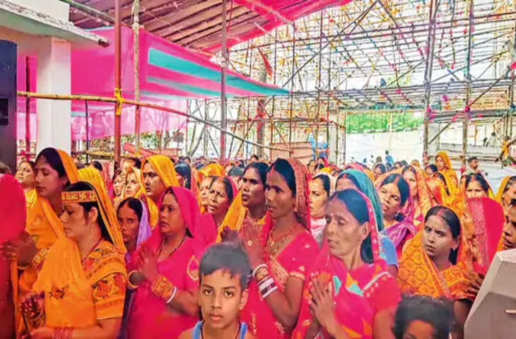 नवरात्र पर भक्तिमय हुआ पिपराकोठी, मां ब्रह्मचारिणी की पूजा को उमड़े श्रद्धालु; आरती गाने की लगी होड़