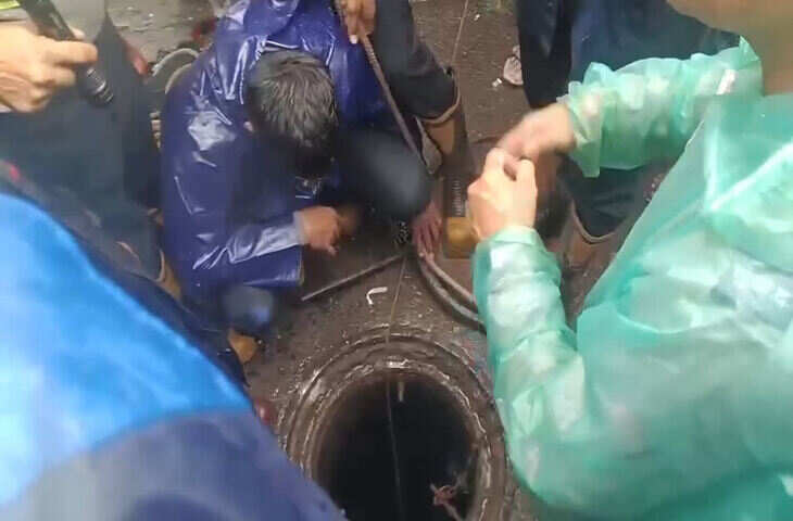 मुंबई में बारिश का कहर!&nbsp;मैनहोल में गिरने से&nbsp;असलम शेख की मौत, 4 घंटे बाद मिली लाश&nbsp;