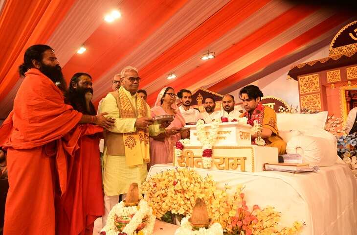 कथावाचक धीरेंद्र शास्त्री कोटा में गरजे, वीडियो में देखें बोले - गाय, गंगा और गुरु की रक्षा से बचेगा सनातन, &lsquo;बेटियों से कह दो बुर्के वाली मत बनना