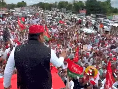 अखिलेश यादव ने शुरू की PDA रथयात्रा; लखनऊ से रायबरेली पहुंचे, रास्ते में हनुमान मंदिर में किए दर्शन