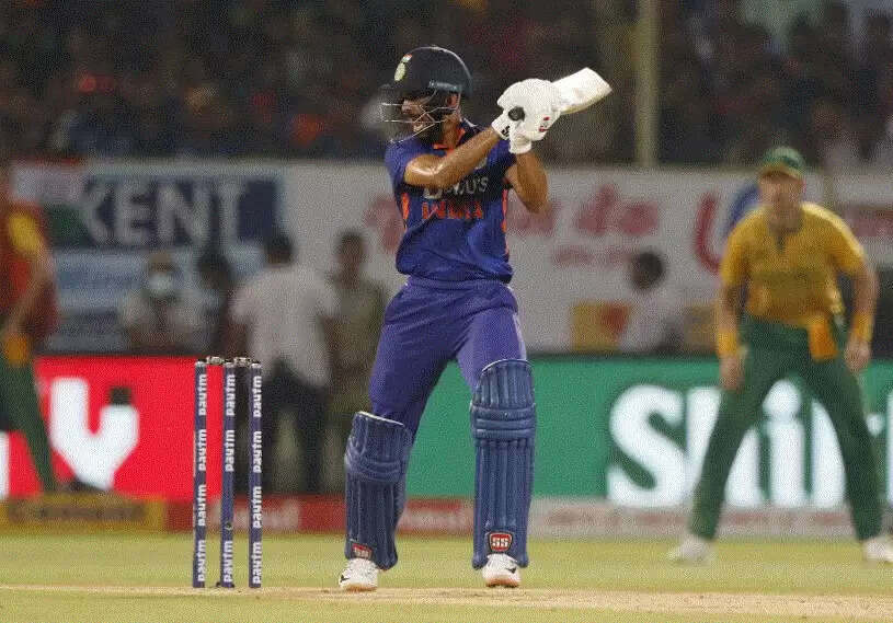 ruturaj gaikwad --00---11111111111.GIF