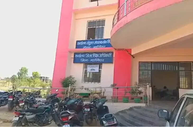 ग्वालियर शिक्षा विभाग में हाईवोल्टेज ड्रामा: जेडी पद को लेकर दो अधिकारियों में टकराव, चेंबर पर लगा ताला