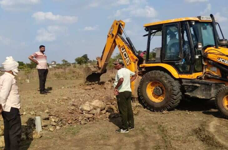 सीहोर में बुनियादी सुविधाओं की अनदेखी पर फूटा आक्रोश: वार्ड 1 के रहवासियों ने कोलीपुरा चौराहे पर किया चक्काजाम