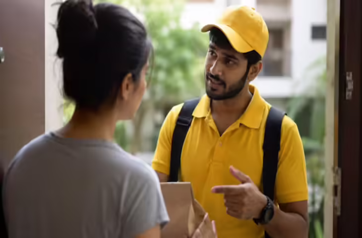 महिला ने ऑनलाइन मंगाया निजी सामान, डिलीवरी बॉय के कमेंट ने कर दिया हैरान