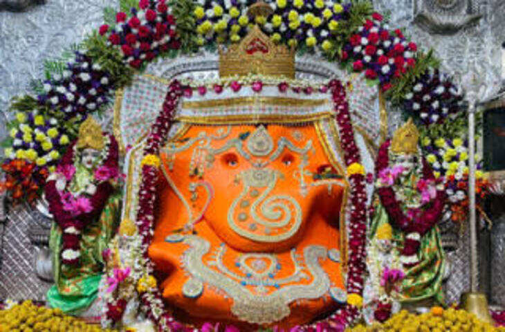 गणेशोत्सव पर आस्था का महासंगम: खजराना में 7 करोड़ के आभूषणों से गजानन का श्रृंगार, मंदिरों में तड़के से उमड़े श्रद्धालु
