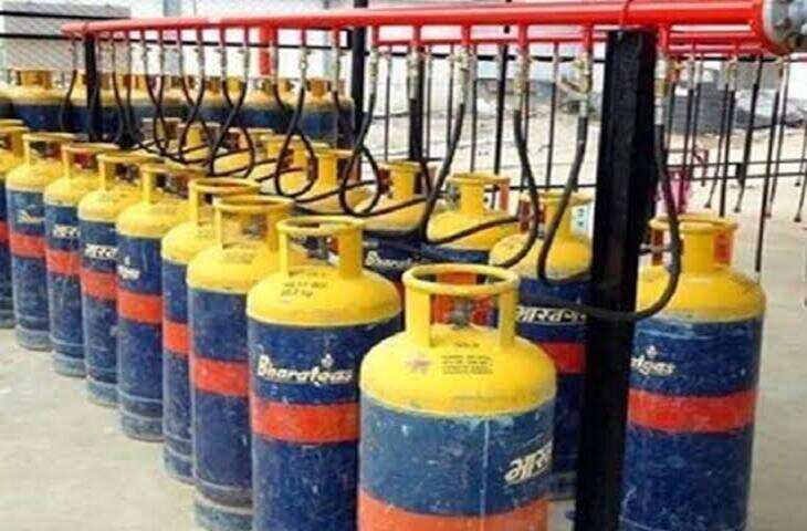  19 किलो कॉमर्शियल गैस पर 183.50 रुपये की कटौती, वीडियो में देंखे घरेलू सिलेंडर की कीमतों में कोई बदलाव नहीं