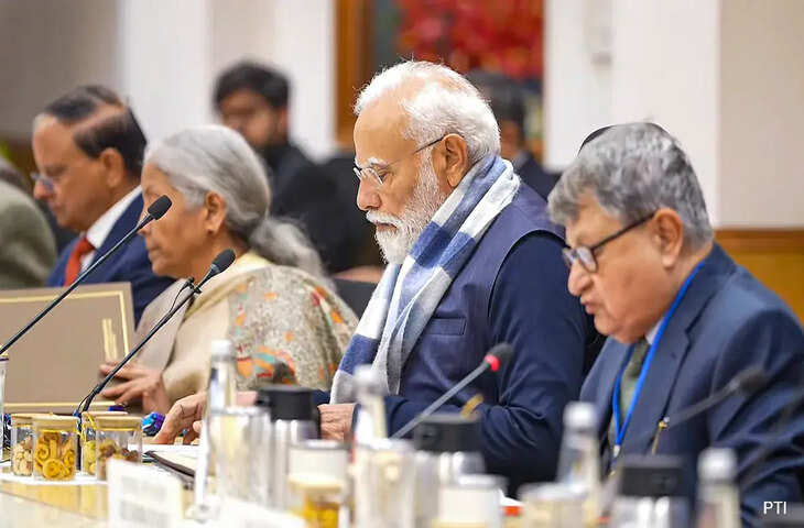 PM मोदी ने अर्थशास्त्रियों के साथ की बैठक, बजट 2026-27 की दिशा तय करने के साथ मिशन 2047 पर की चर्चा